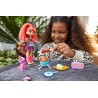 Cave Club GNL96 ​Playset Merenda Preistorica con Bambola Emberly Dinosauro Domestico e Accessori