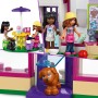 LEGO Friends 41699 Il Caffè di Adozione dei Cuccioli Parco Giochi Animali Mini Bamboline Olivia e Priyanka