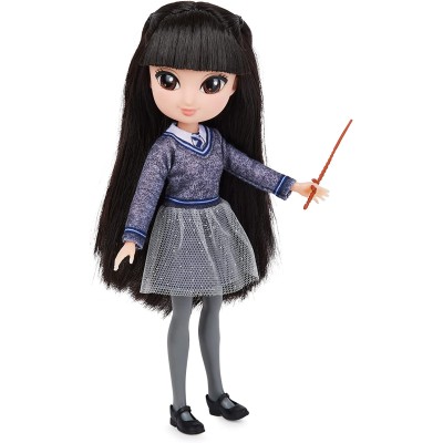 SpinMaster 6061837  Wizarding World Bambola articolata di Cho Chang da 20cm Bacchetta e divisa di Hogwarts
