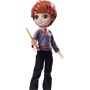 SpinMaster 6064900 Wizarding World Bambola articolata di Ronald Weasley da 20cm Bacchetta e divisa di Hogwarts