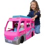 Barbie Camper dei Sogni con Scivolo e Piscina 2 Cuccioli 7 Aree Gioco HCD46