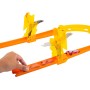 Hot Wheels HMC03 Box Track Builder con 1 veicolo, 12 pezzi pista e accessori